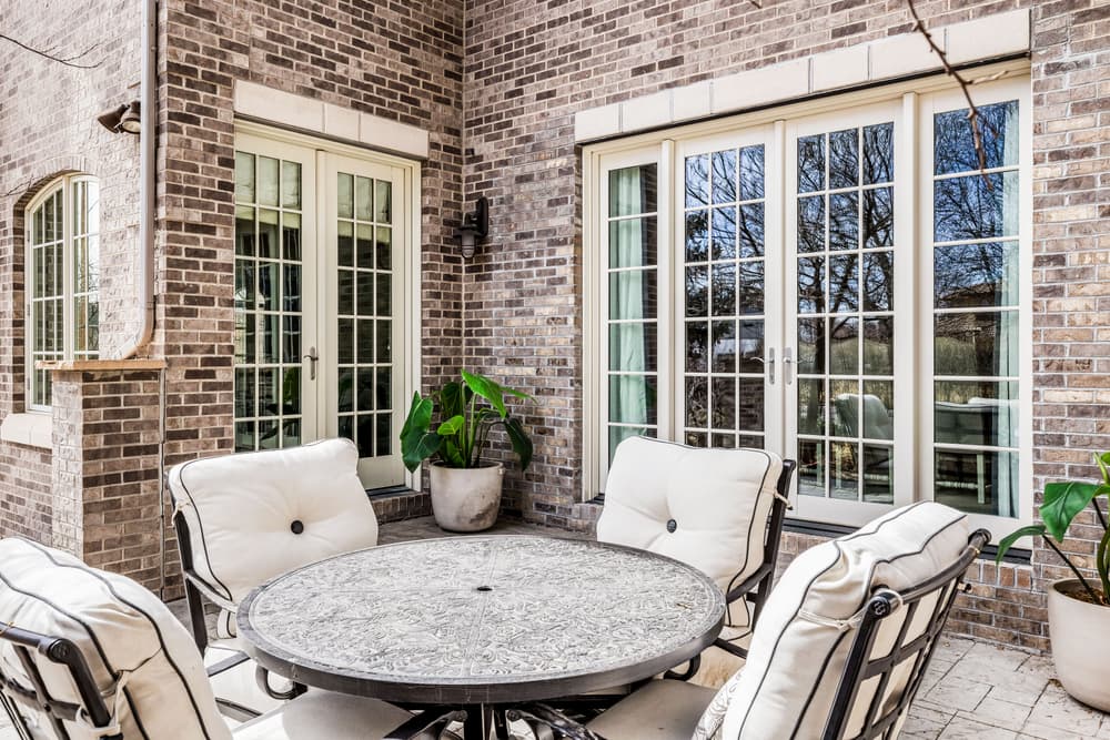 new black window structure