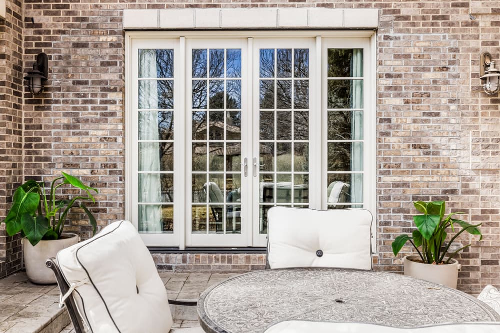 new black window structure